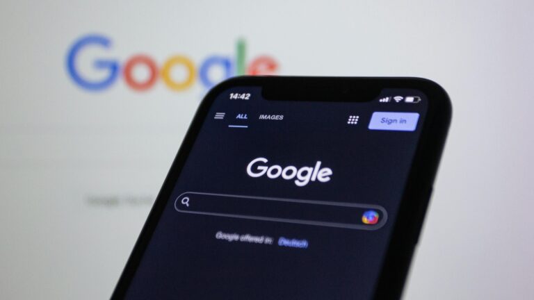 Közel 3 milliárd eurós bírságot kapott a Google az Európai Unió trösztellenes hatóságától