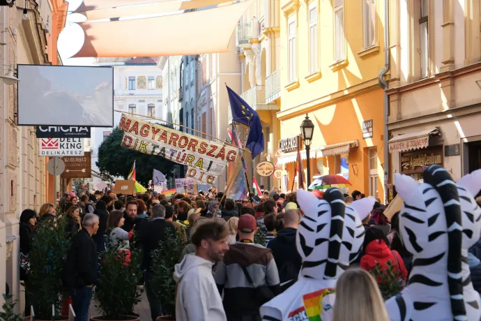 A betiltás tette igazán szabaddá a Pécs Pride-ot – több ezren vonultak békésen