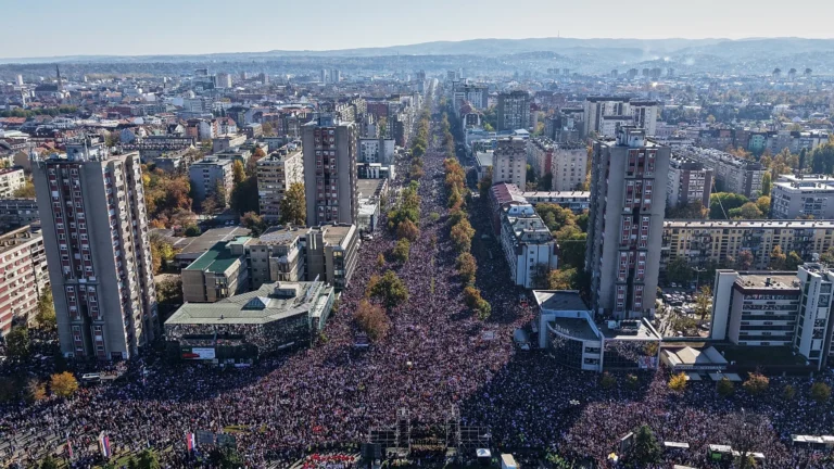 Újvidéki tragédia: a hatalom elleni makacs és néma vádban egyesítette Szerbiát