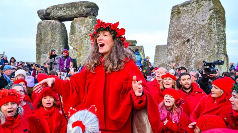 Ezrek ünnepelték a téli napfordulót Stonehenge-nél