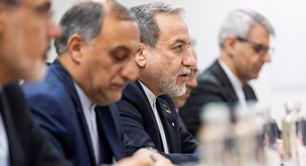 Amerikai-iráni nukleáris tárgyalások folytatódnak a katonai feszültségek közepette