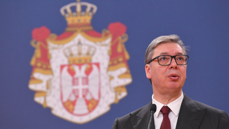 Szerb helyhatósági választások: szabálytalanságok és feszült légkör jellemezte a voksolást