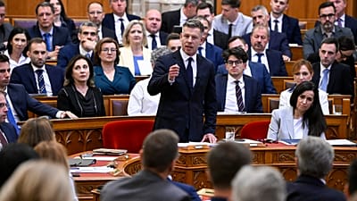 Az országgyűlési képviselők alapfizetésének csökkentése és a juttatások módosítása