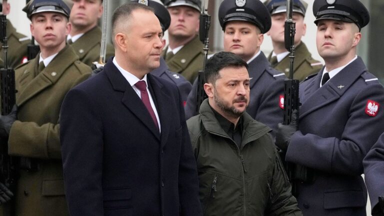 Feszültség Lengyelország és Ukrajna között: állami kitüntetések visszavonása és történelmi viták