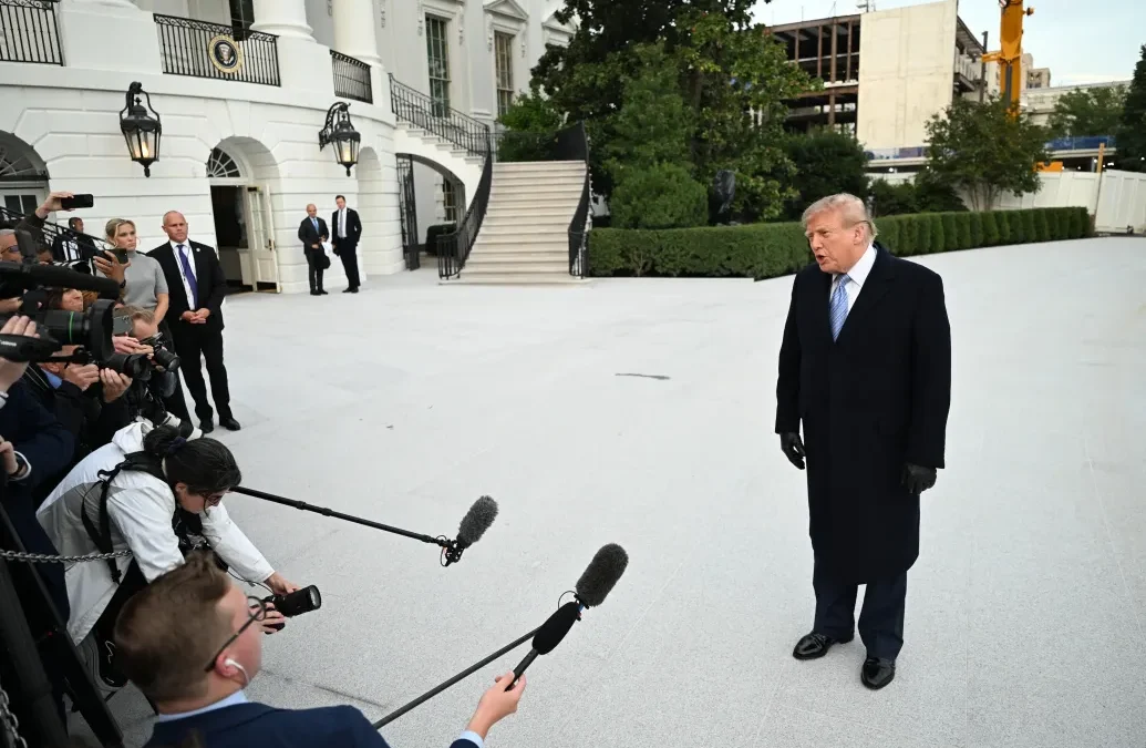 A bíróság visszaengedte a CNN-t és a Politicót a Fehér Házba