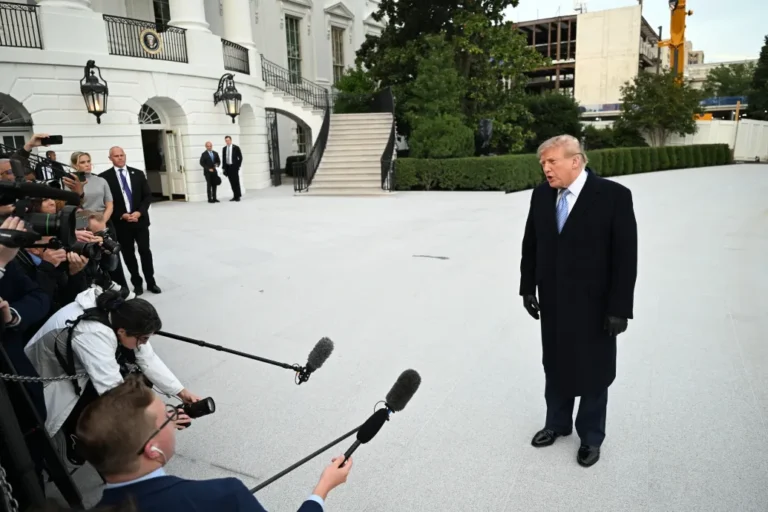 A bíróság visszaengedte a CNN-t és a Politicót a Fehér Házba