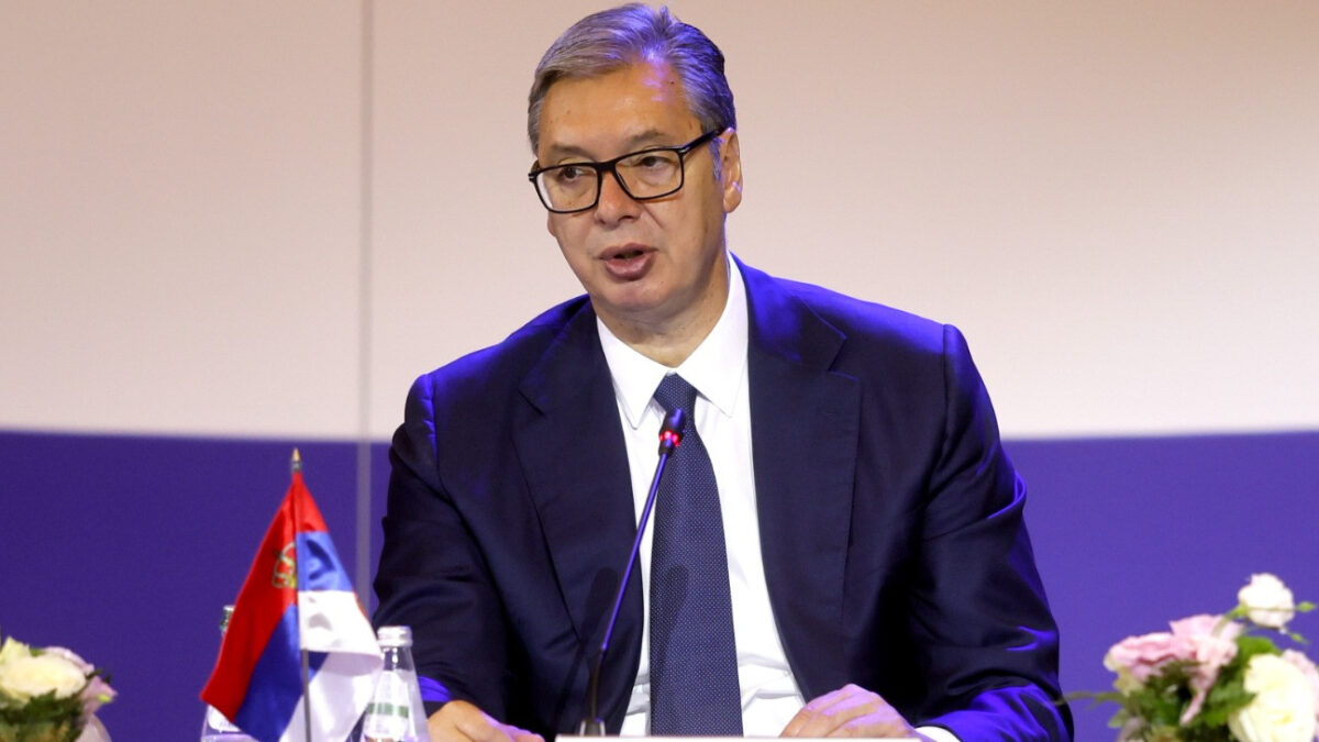 Aleksandar Vučić lemond elnöki tisztségéről és indul a szerbiai választáson