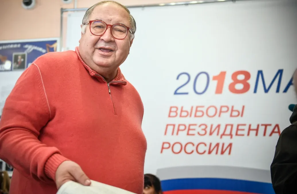 Az EU két orosz oligarchát levett a szankciós listáról
