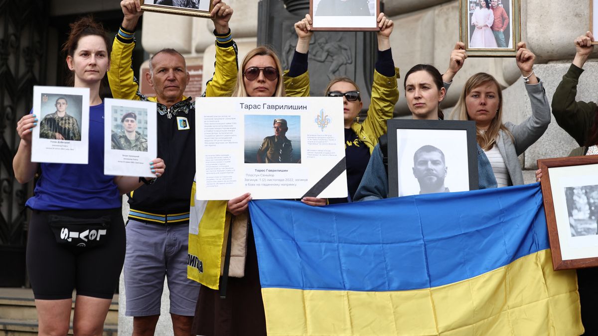 Csökkenti a brit kormány az ukrán menekülteket segítő támogatást