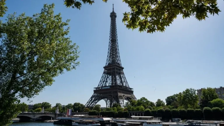 Munkabeszüntetés az Eiffel-toronynál női dolgozók kizárása miatt