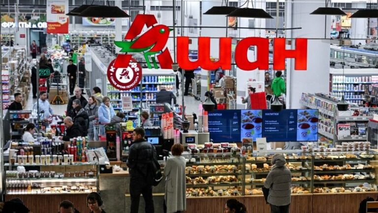 Putyin ideiglenes irányítás alá helyezte a Nestlé és az Auchan orosz cégeit