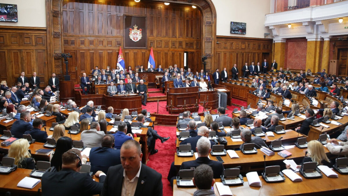 Szerb kormány javaslatot tett a parlament feloszlatására és előrehozott választásra