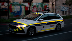 Szlovéniában egy 21 éves férfi meglőtt egy rendőrt és rendőrautóval menekült