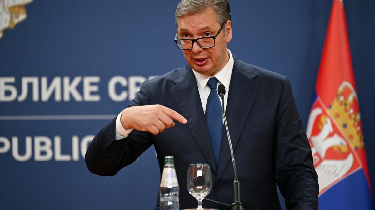 Vučić október 25-ére írta ki az előrehozott parlamenti választást Szerbiában