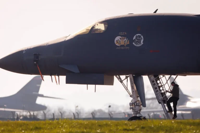 Az amerikai légierő kivonta bombázóit a fairfordi bázisról