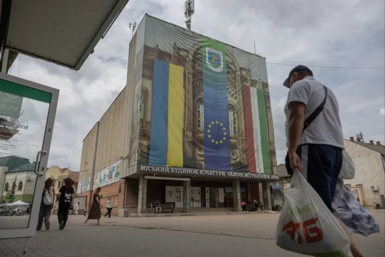 Az ukrán parlament elfogadta a kisebbségi oktatási törvényt