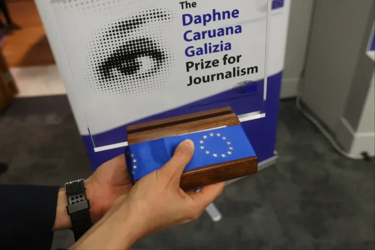 EP-díj döntőse lett a magyar civileket támadó Facebook-hirdetésekről szóló cikk