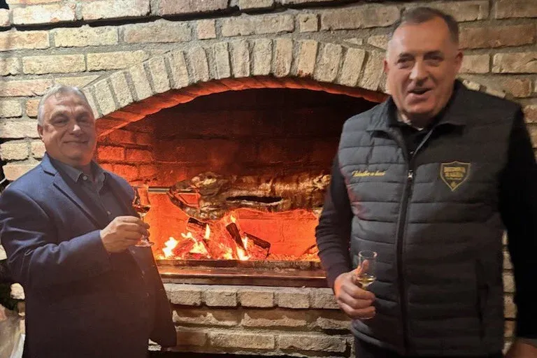 Orbán Viktor Dodiknál járt, közös fotókat tett közzé