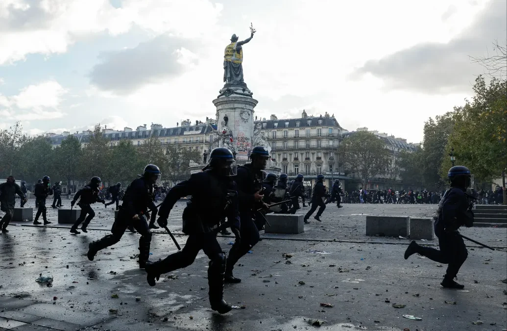 Párizs és több francia város részleges kijárási tilalmat vezetett be